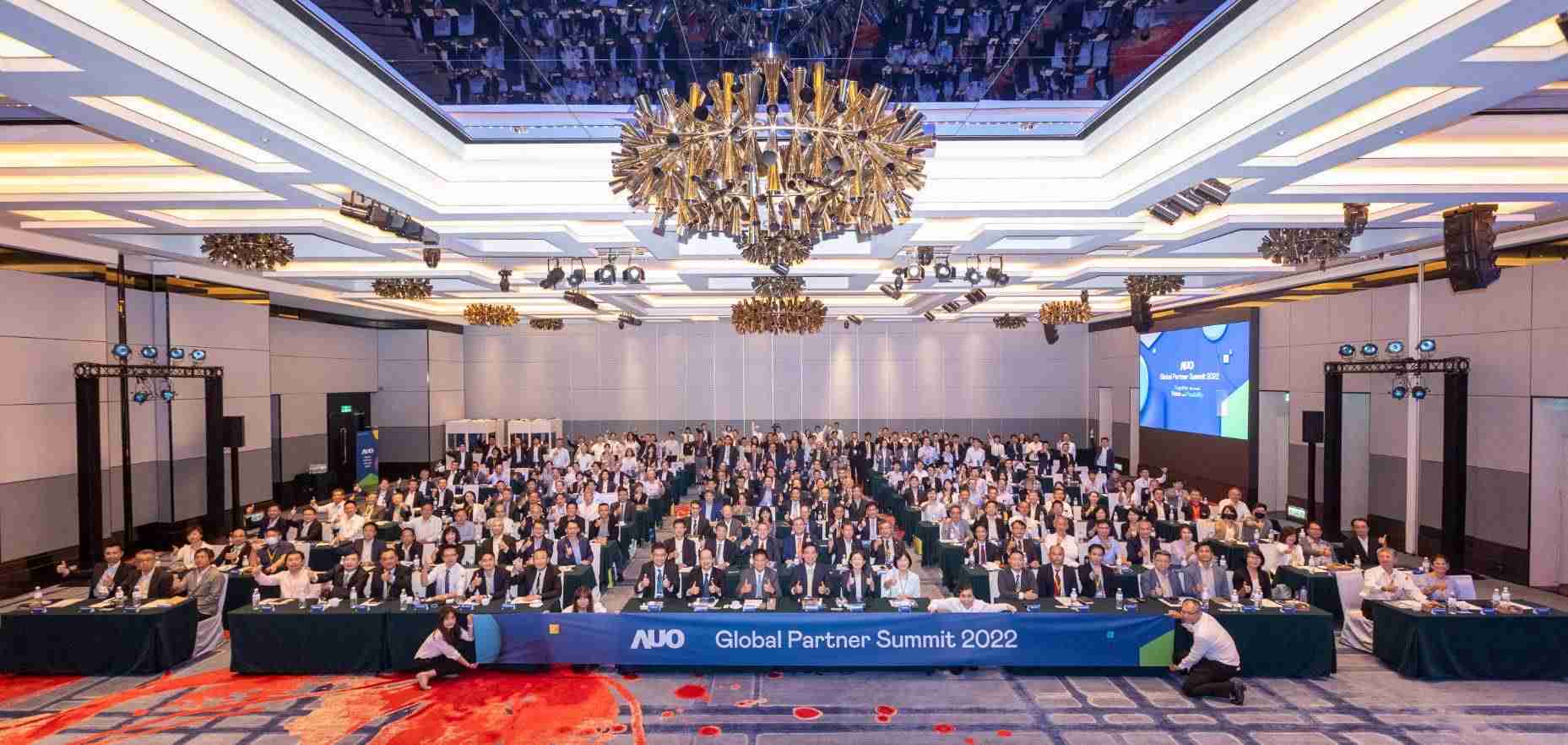 友達推動「安心、、、創新、、、、用心、、同心、、、盡心」五星職旅，，，為菲籍員工打造全方位照護，，，首度贏得「人權實踐與發展領袖獎」殊榮