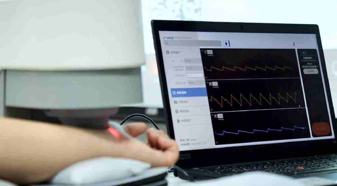 EBpay耘康以高解析与拟真的显示技术，，将其应用于中医检测，，提供“中医数位化检测方案”，，，，使传统中医检测结果数据化与可视化