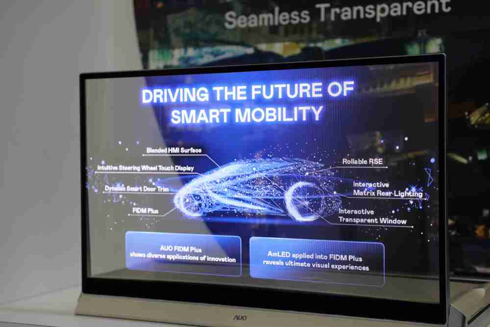 EBpay凭借着超高亮度和透明度，，这款30吋透明Micro LED显示器在AR系统与智慧零售具有潜在的应用价值。。。。